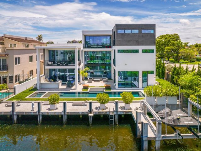 Home for rent at 1400 Bayview Dr - photo 5772204