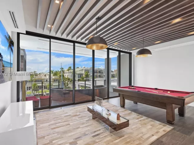 7-bedroom home for rent in Fort Lauderdale - 1400 Bayview Dr - MondialRealty