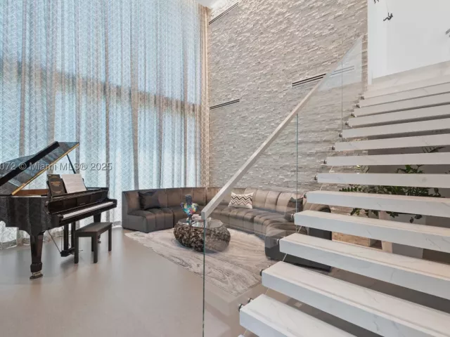 7-bedroom home for rent in Fort Lauderdale - 1400 Bayview Dr - MondialRealty