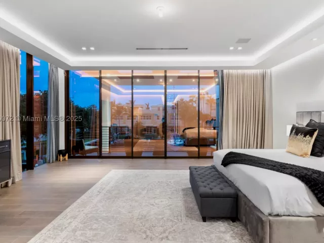 7-bedroom home for rent in Fort Lauderdale - 1400 Bayview Dr - MondialRealty