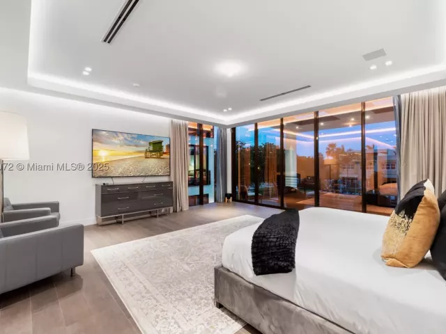 7-bedroom home for rent in Fort Lauderdale - 1400 Bayview Dr - MondialRealty