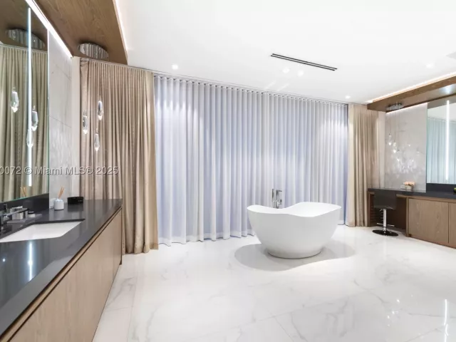 7-bedroom home for rent in Fort Lauderdale - 1400 Bayview Dr - MondialRealty