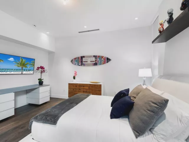 7-bedroom home for rent in Fort Lauderdale - 1400 Bayview Dr - MondialRealty