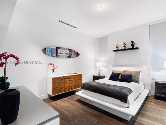 7-bedroom home for rent in Fort Lauderdale - 1400 Bayview Dr - MondialRealty