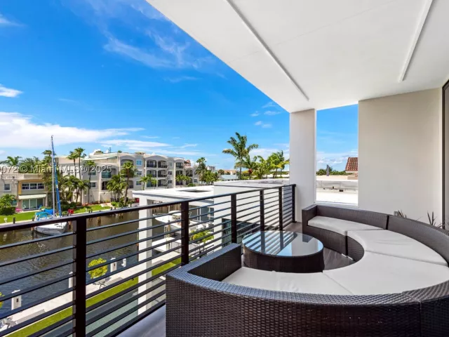 7-bedroom home for rent in Fort Lauderdale - 1400 Bayview Dr - MondialRealty