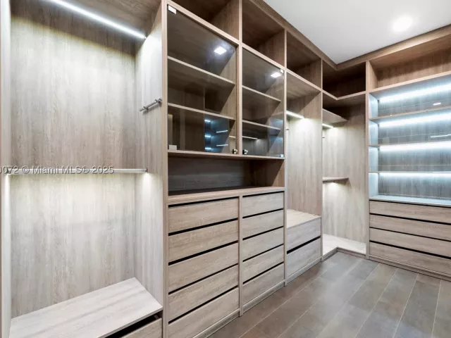 7-bedroom home for rent in Fort Lauderdale - 1400 Bayview Dr - MondialRealty