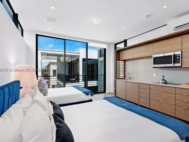 7-bedroom home for rent in Fort Lauderdale - 1400 Bayview Dr - MondialRealty