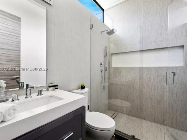 7-bedroom home for rent in Fort Lauderdale - 1400 Bayview Dr - MondialRealty