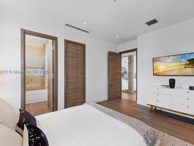 7-bedroom home for rent in Fort Lauderdale - 1400 Bayview Dr - MondialRealty