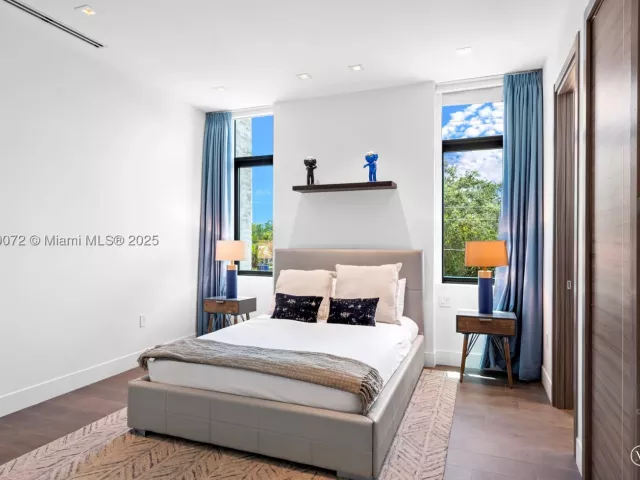 7-bedroom home for rent in Fort Lauderdale - 1400 Bayview Dr - MondialRealty
