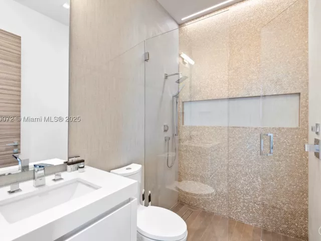 7-bedroom home for rent in Fort Lauderdale - 1400 Bayview Dr - MondialRealty