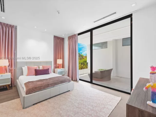 7-bedroom home for rent in Fort Lauderdale - 1400 Bayview Dr - MondialRealty