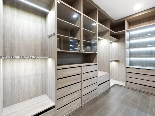 7-bedroom home for rent in Fort Lauderdale - 1400 Bayview Dr - MondialRealty