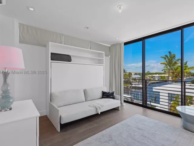 7-bedroom home for rent in Fort Lauderdale - 1400 Bayview Dr - MondialRealty