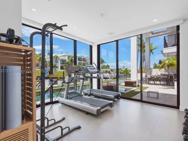 7-bedroom home for rent in Fort Lauderdale - 1400 Bayview Dr - MondialRealty