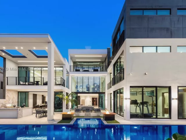 7-bedroom home for rent in Fort Lauderdale - 1400 Bayview Dr - MondialRealty
