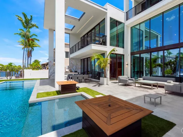 7-bedroom home for rent in Fort Lauderdale - 1400 Bayview Dr - MondialRealty