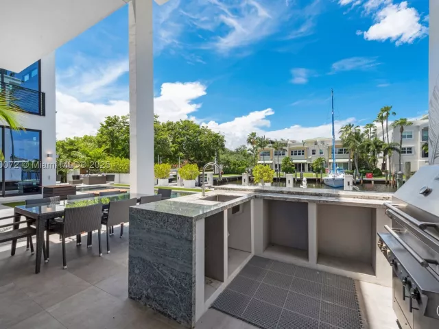 7-bedroom home for rent in Fort Lauderdale - 1400 Bayview Dr - MondialRealty