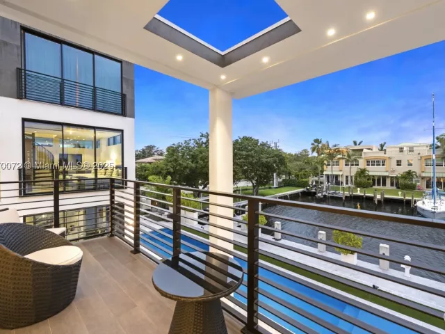 7-bedroom home for rent in Fort Lauderdale - 1400 Bayview Dr - MondialRealty