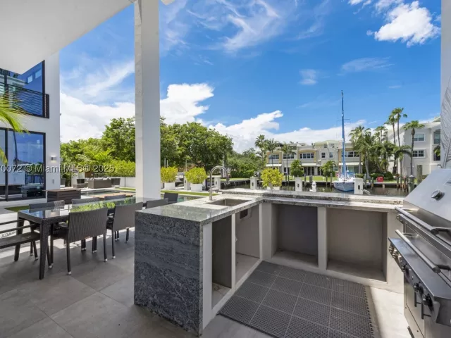 7-bedroom home for rent in Fort Lauderdale - 1400 Bayview Dr - MondialRealty