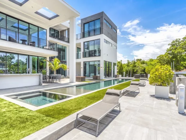 7-bedroom home for rent in Fort Lauderdale - 1400 Bayview Dr - MondialRealty