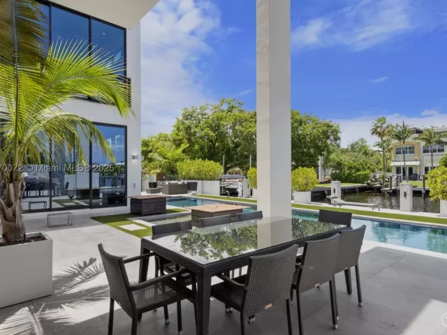 7-bedroom home for rent in Fort Lauderdale - 1400 Bayview Dr - MondialRealty