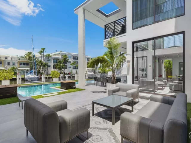 7-bedroom home for rent in Fort Lauderdale - 1400 Bayview Dr - MondialRealty