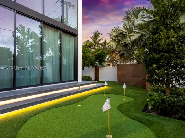 7-bedroom home for rent in Fort Lauderdale - 1400 Bayview Dr - MondialRealty