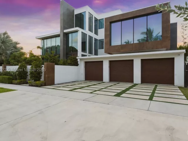 7-bedroom home for rent in Fort Lauderdale - 1400 Bayview Dr - MondialRealty