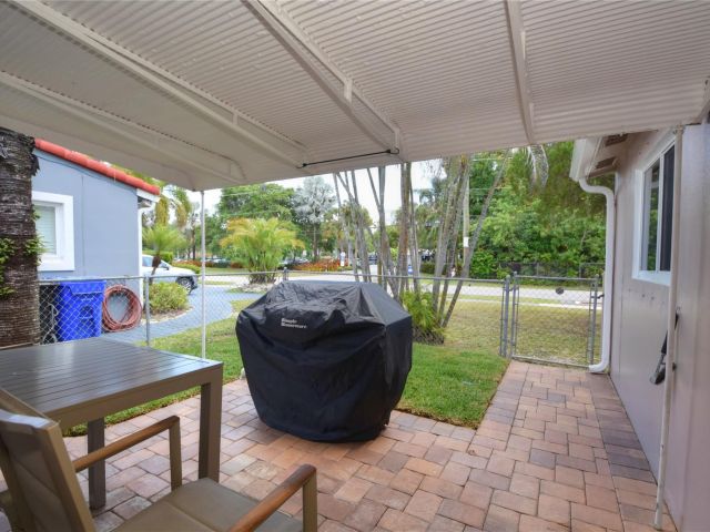 Home for sale at 981 SW 32nd St - photo 5891038