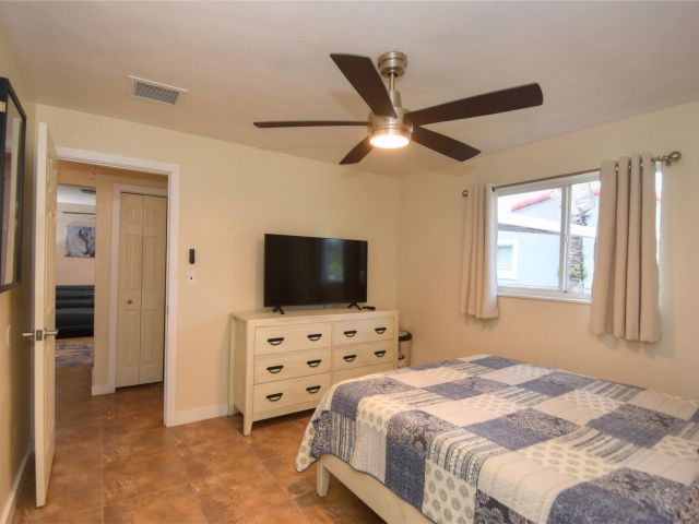 Home for sale at 981 SW 32nd St - photo 5891040