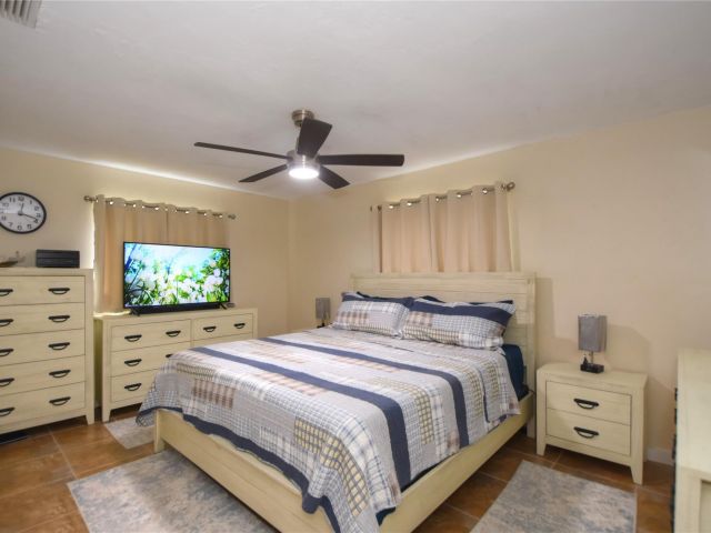 Home for sale at 981 SW 32nd St - photo 5891045