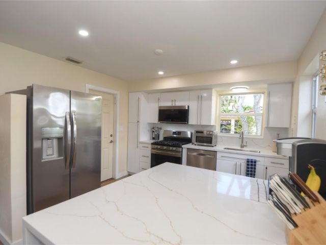 Home for sale at 981 SW 32nd St - photo 5891046