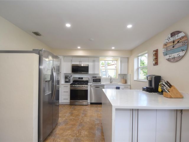 Home for sale at 981 SW 32nd St - photo 5891047