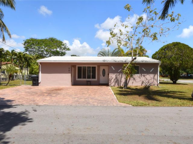 Home for sale at 981 SW 32nd St - photo 5891052