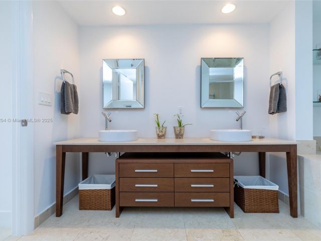 Apartment for rent  Unit #1005 - photo 5786033