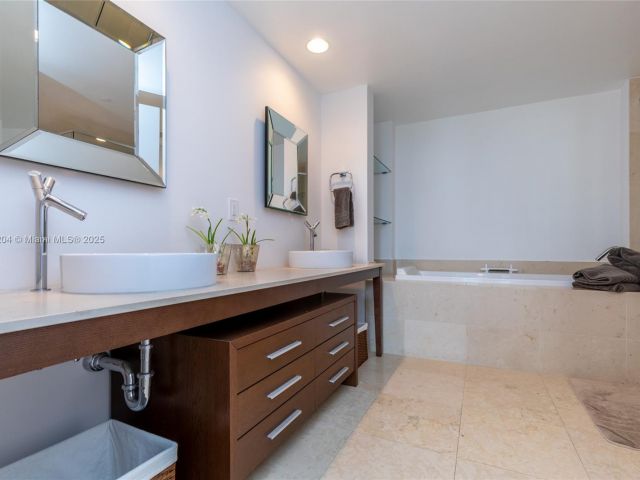 Apartment for rent  Unit #1005 - photo 5786034