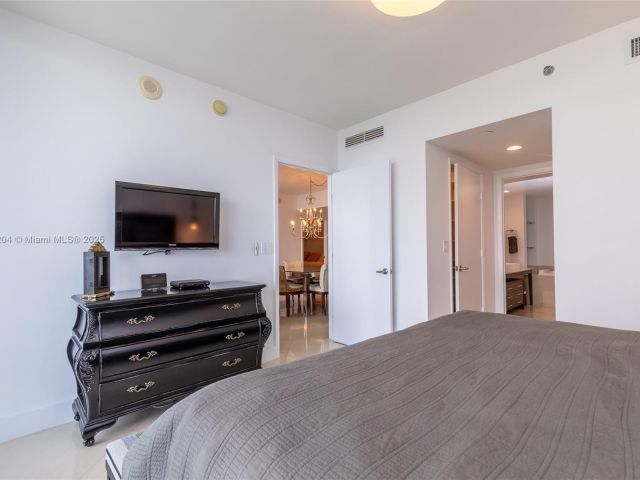 Apartment for rent  Unit #1005 - photo 5786035