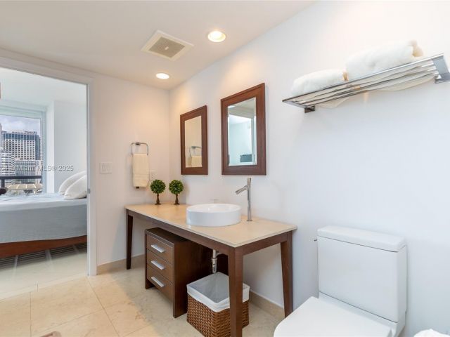 Apartment for rent  Unit #1005 - photo 5786040