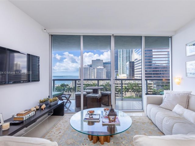 Apartment for rent  Unit #1005 - photo 5786044