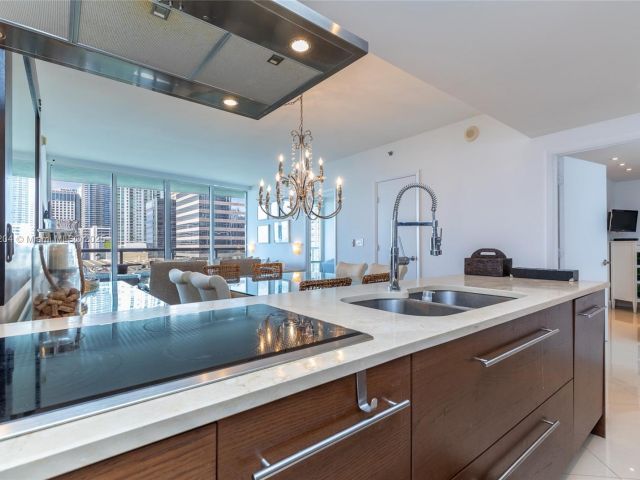 Apartment for rent  Unit #1005 - photo 5786046