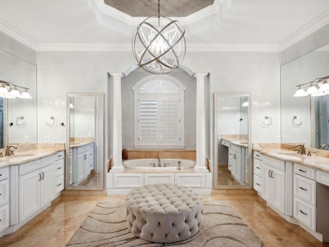 Home for sale at 1008 Mandarin Isle - photo 5818852