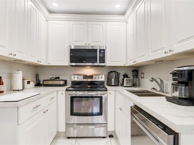 Home for sale at 3120 SW 17th St - photo 5815131