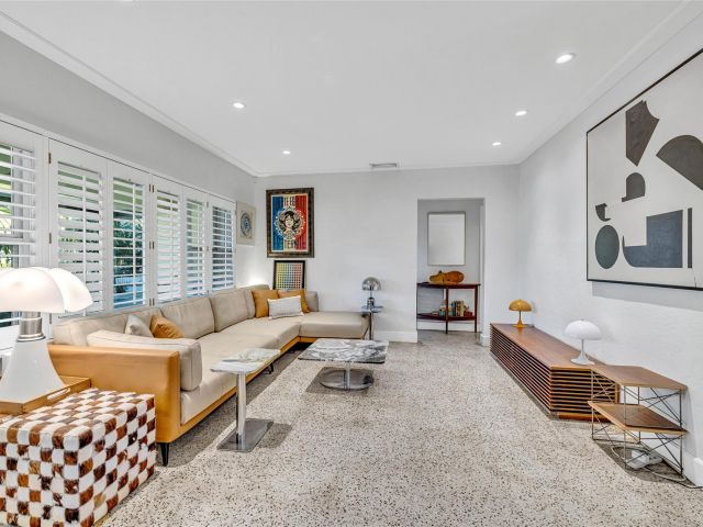 Home for sale at 1600 NE 16th St - photo 5780591