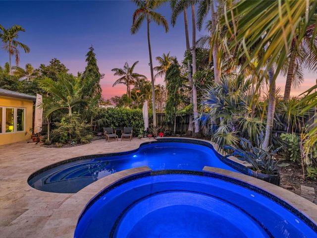 Home for sale at 1600 NE 16th St - photo 5780596