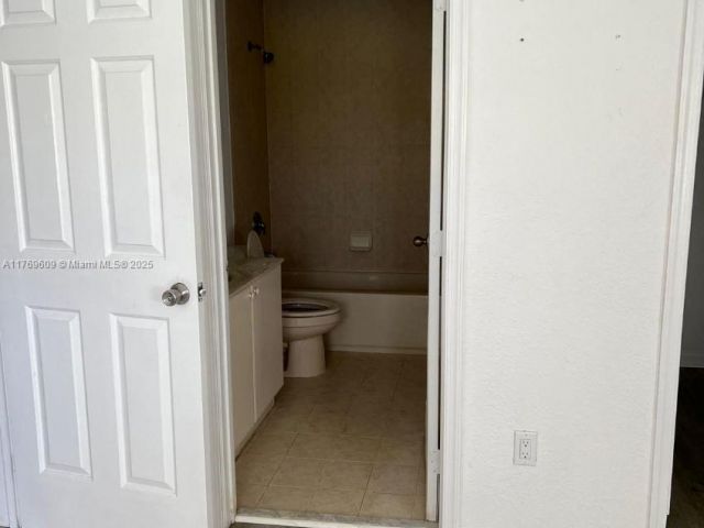 Home for rent at 2712 SE 15th Pl 148 - photo 5788164