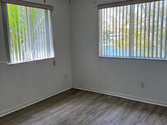 Home for rent at 2712 SE 15th Pl 148 - photo 5788165