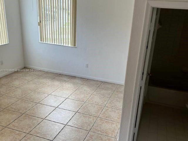 Home for rent at 2712 SE 15th Pl 148 - photo 5788166