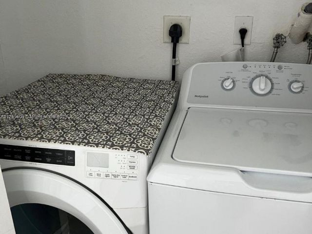 Home for rent at 2712 SE 15th Pl 148 - photo 5788167