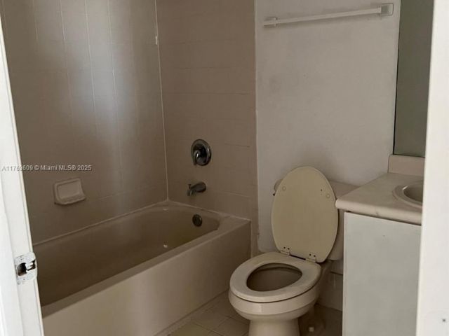 Home for rent at 2712 SE 15th Pl 148 - photo 5788168